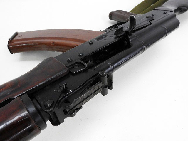 新作新品当時物　ソ連　ロシア　AKM 前期型　木製グリップ　GHK AK AKMにポン付け可能です。 パーツ
