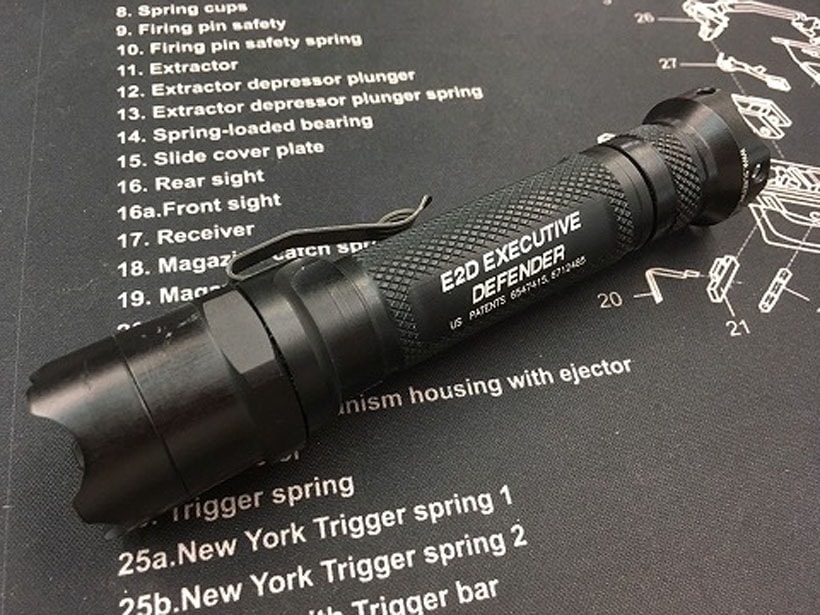 [SUREFIRE] E2D EXECUTIVE DEFENDER/ディフェンダー キセノンライト (中古)